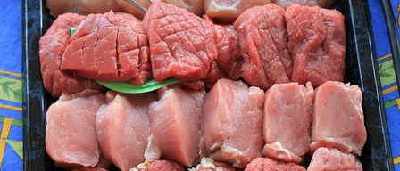 肉块粘结剂可以黏合肉制品加工过程中产生大量的碎肉和肉渣